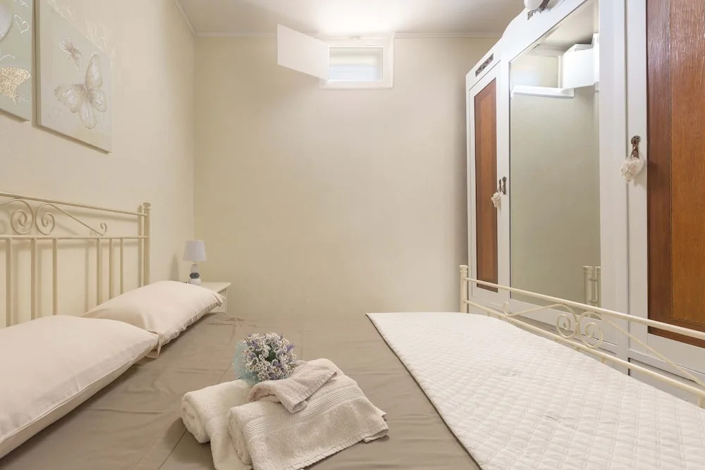 3229 Trullo Mimosa by Perle di Puglia