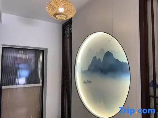 Zixuan Ge Homestay (Shanghai Fengjing Ancient Town Store)