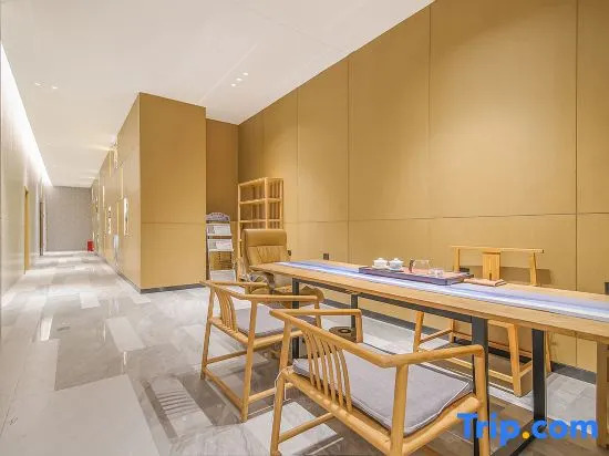 Vienna Zhihao Hotel (Vanke Emerald Riverside Branch, Dianchi Scenic Area, Kunming