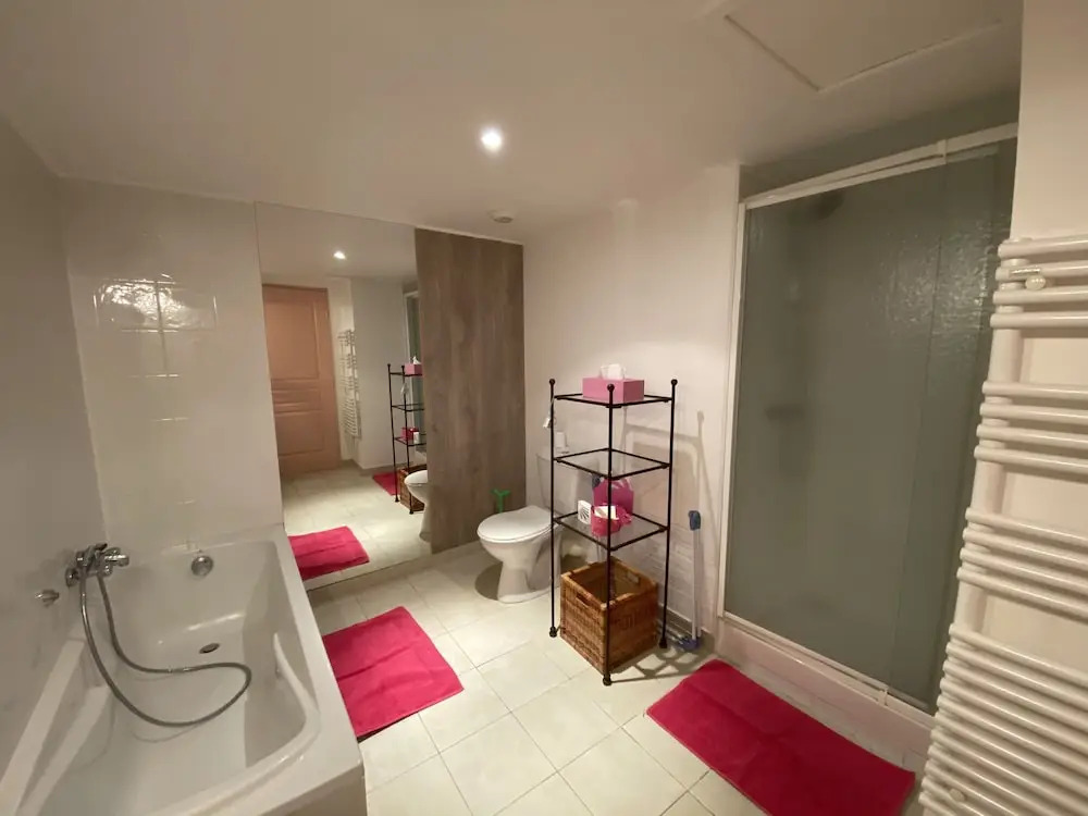 Deux Pièces 70 m² Climatisé, Avec Terrasse, Proximité Bord de mer