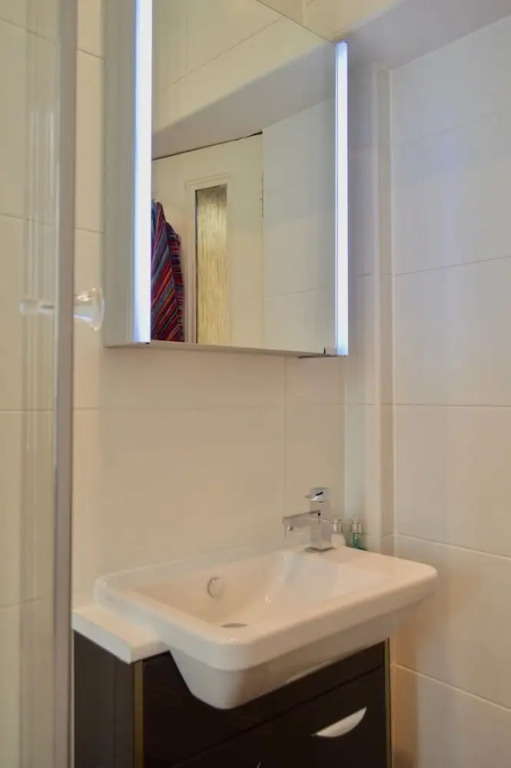 2 Bedroom Morningside Flat