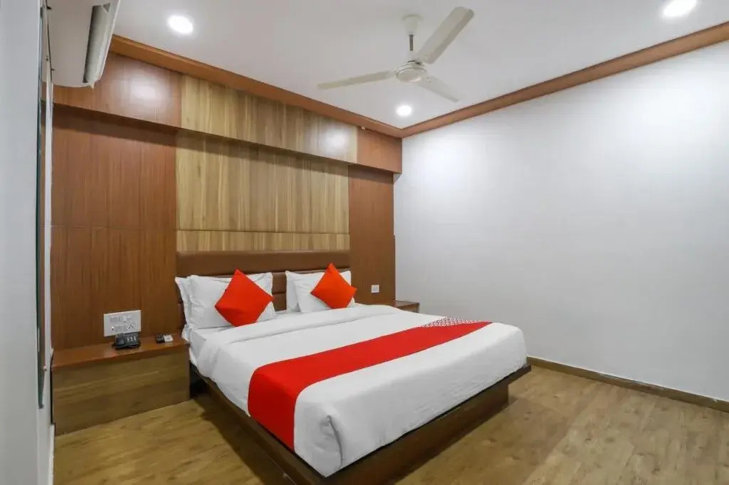 Hotel Signature by OYO Rooms