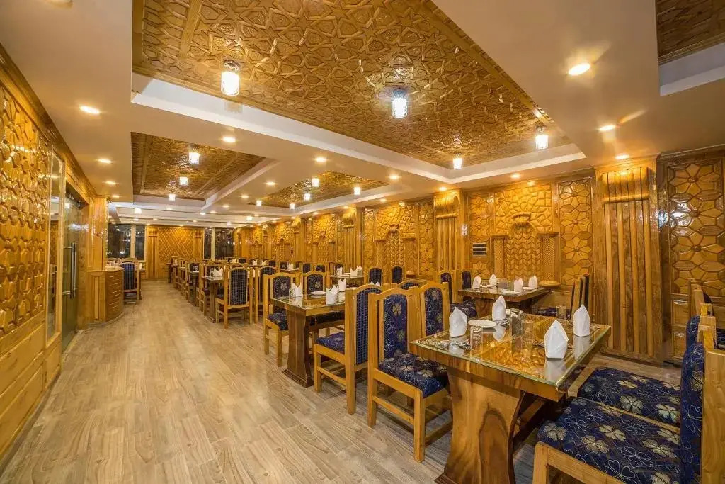 Opera Inn by OYO Rooms