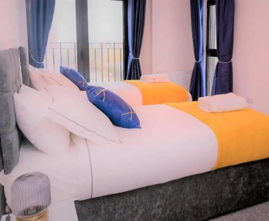 Livestay - Modern Spacious 2 Bed 2 Bath Apartment