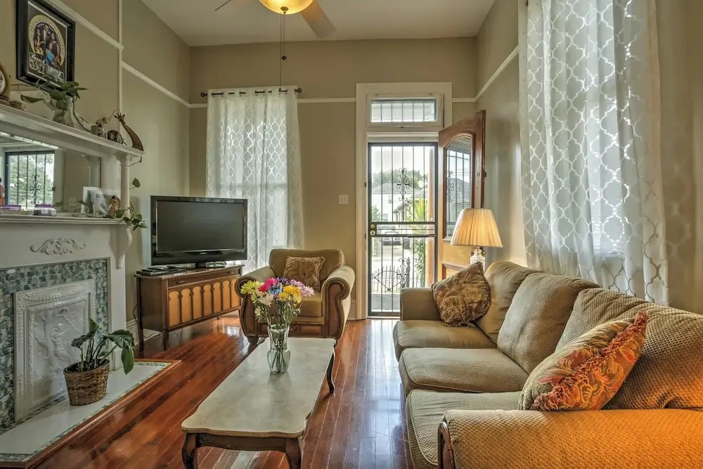 Walk to River, Tram & Zoo: Classic Nola Home!