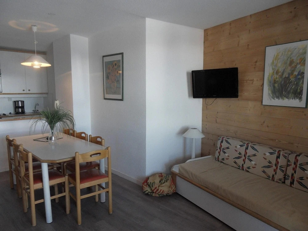 Belle Plagne Apartment With 2/3 Rooms for 6 People of 35 m2 Lc212