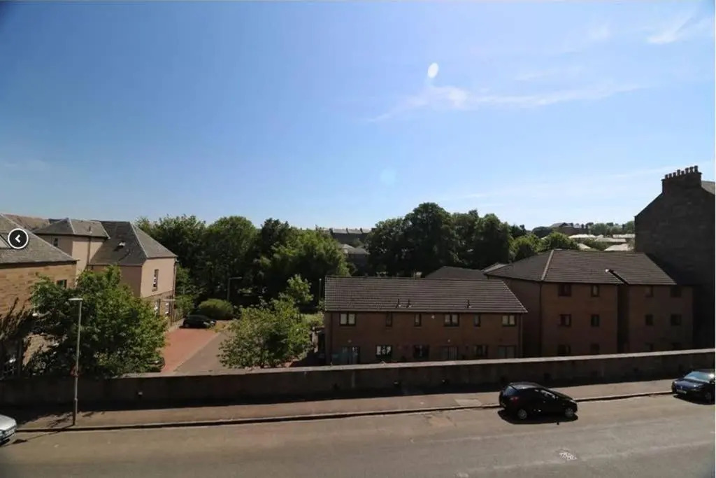 ☆ Bright, 2 Bedroom West End Apartment ☆