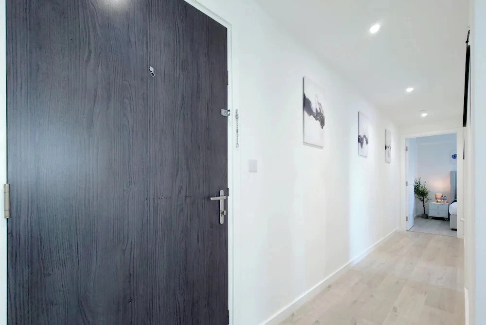 Deluxe Serviced Three Bedroom Apartment