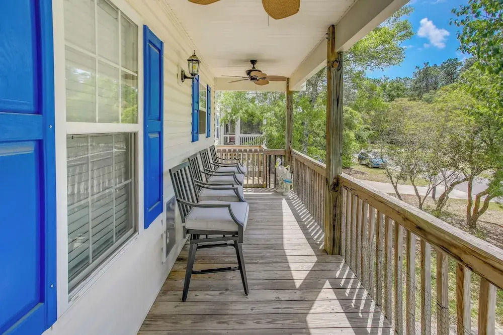 Charming Oak Island Home 1 Mi to Beach!