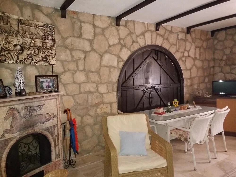 Tas Konak