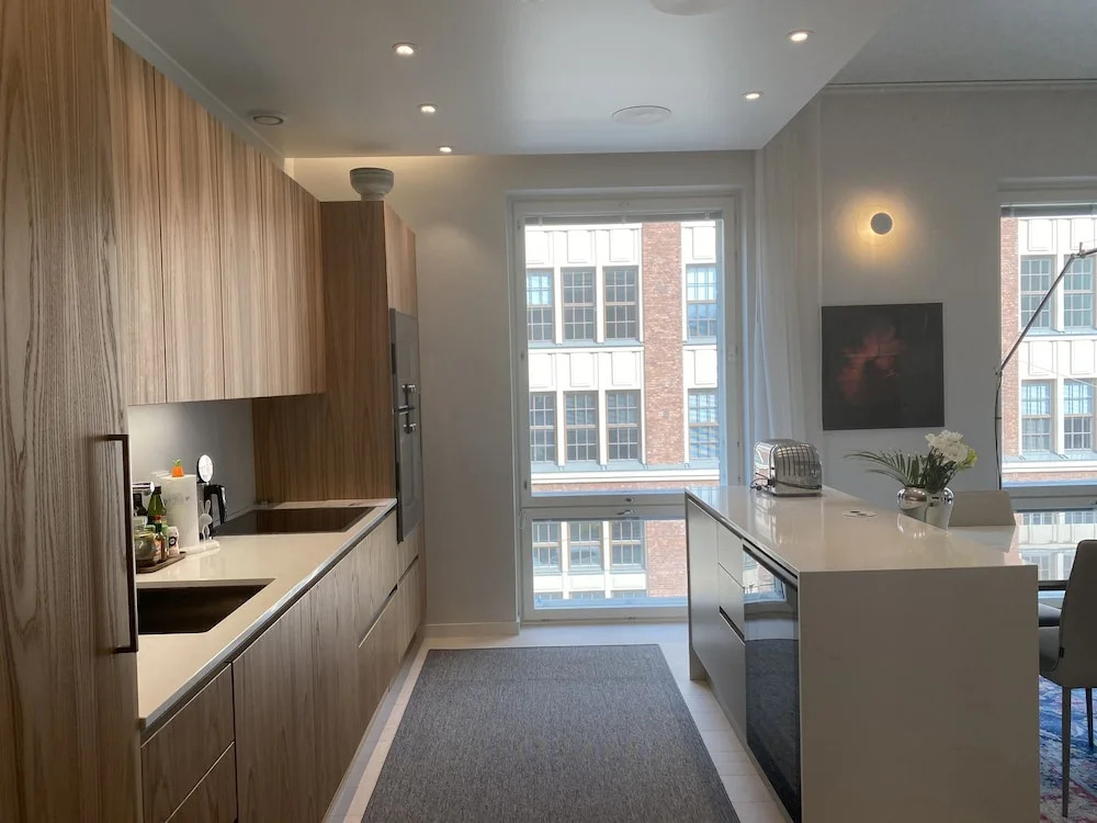 Luxury City Seafront Apartment w Balcony