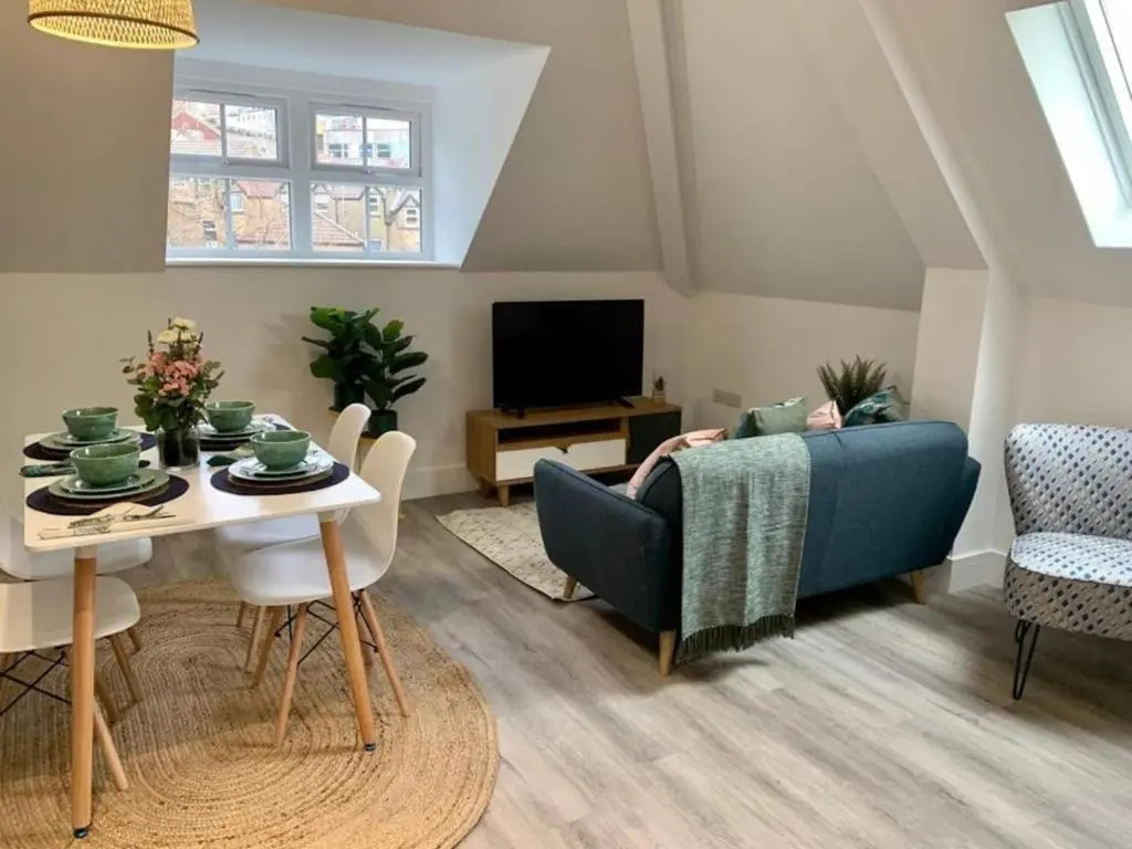 Beautifully Furnished 1 Bed Town Centre Apartment