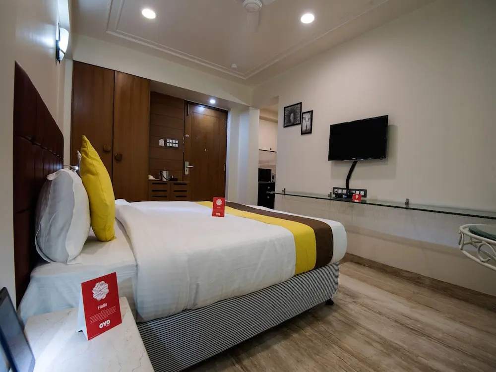 Super OYO Townhouse 282 Golf Course Road Gurgaon Near Appu Ghar