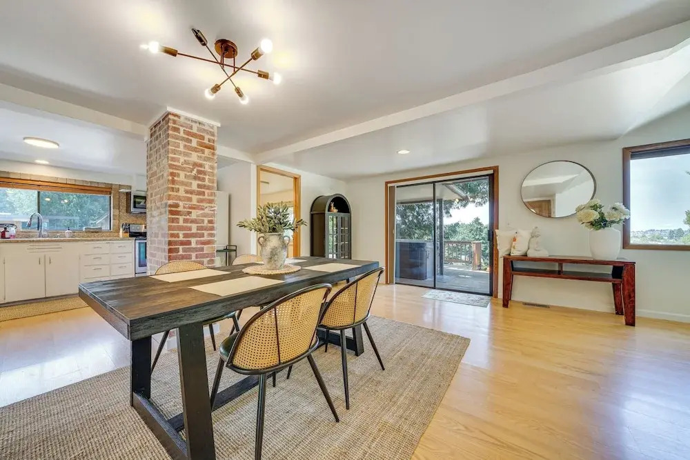 1/2 Mi to Yarrow Bay: Family Home in Kirkland