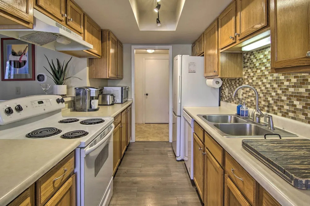 Manitou Springs Escape w/ A/C & Private Deck!
