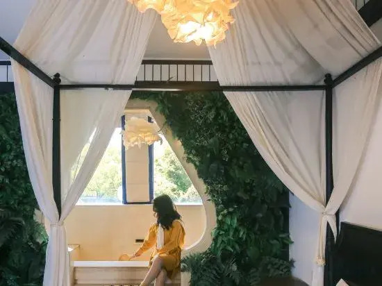 Wuzhen Autumn Joy Art Hotel