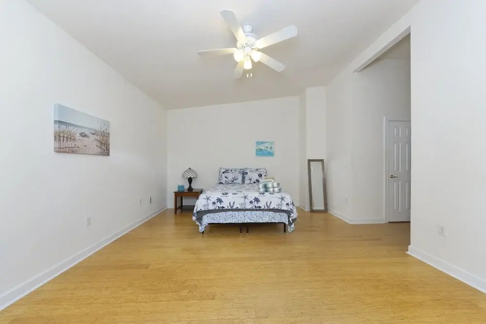 Harbor Delight On The Bay - Private Sandy Beach! 4 Bedroom Home by RedAwning
