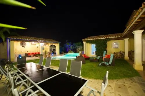 Villa 6 chambres piscine plage à 5 mn