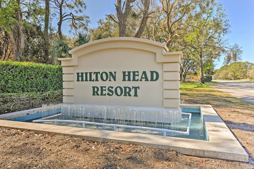 1 Mi to Shelter Cove: Hilton Head Resort Condo!