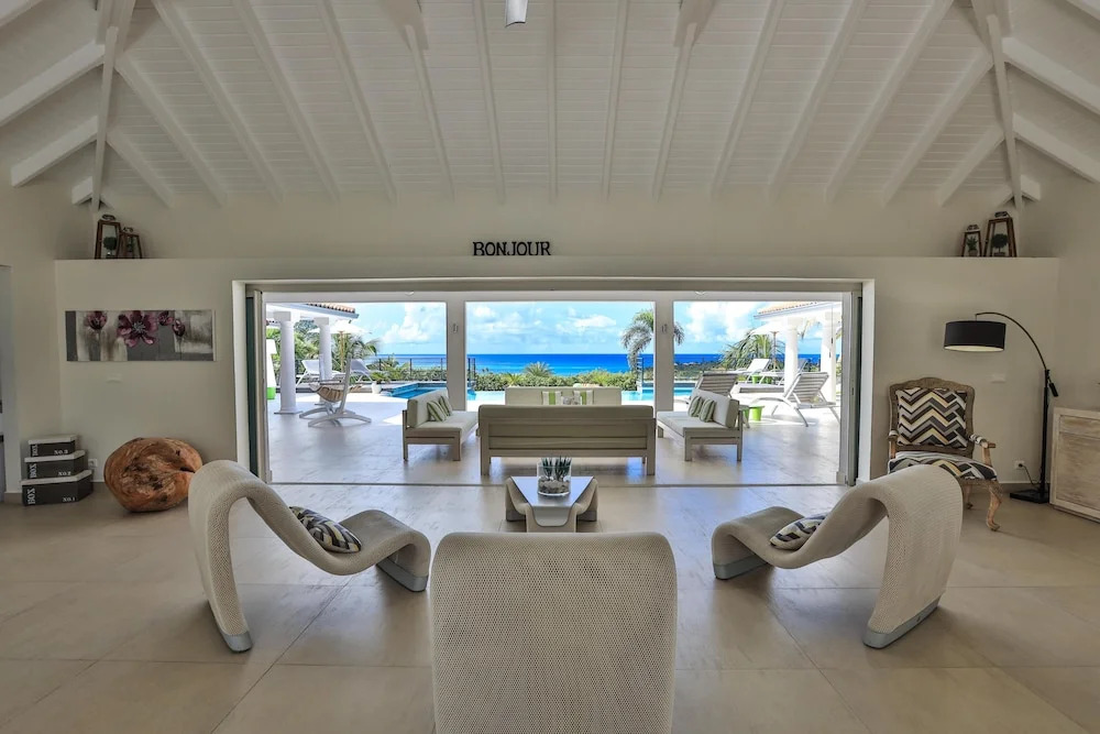 Walk to the Beach! Fabulous Villa With Huge Heated Pool, AC, Free Wifi, Ideal for Groups