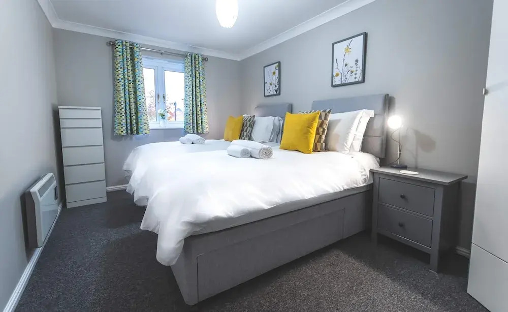 Vespasian Quay - Balcony overlooking the River Itchen - Secure & private parking