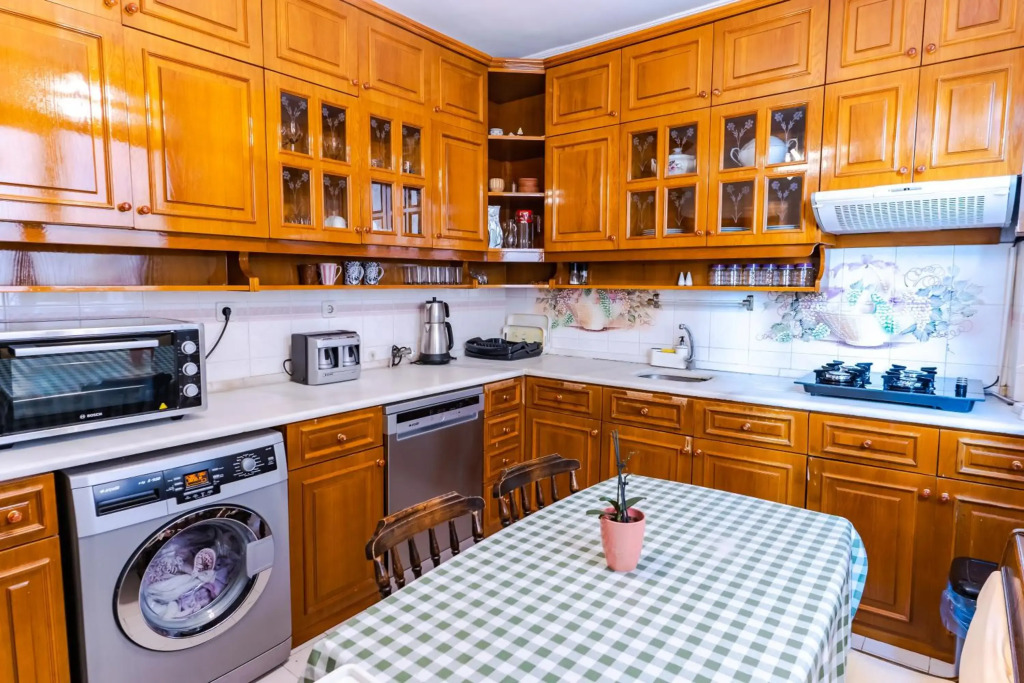 All air conditioned & Heated 3 Bedrooms Flat in the City