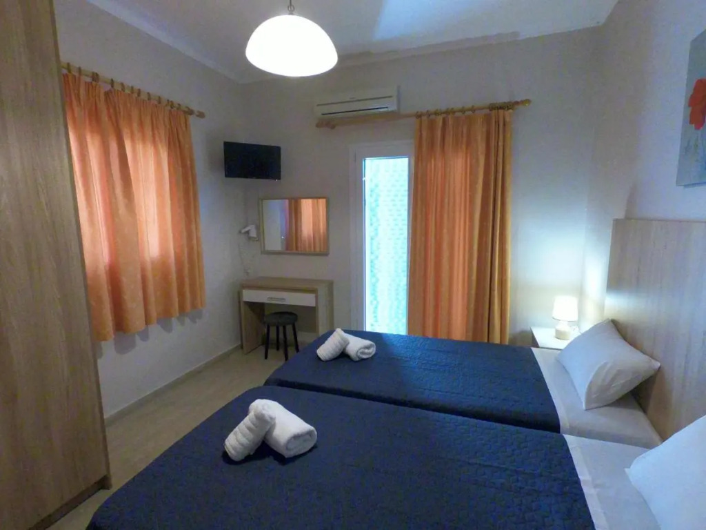 Dionisos Apartments