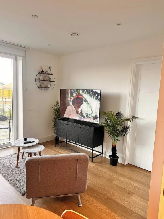 Cozy one Bedroom With a Big Balcony and Parking
