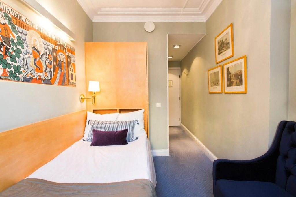 Lady Hamilton Hotel