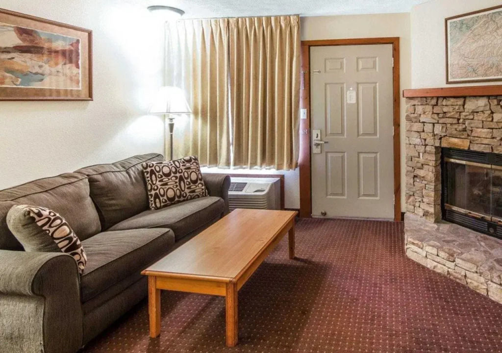 Quality Inn & Suites at Dollywood Lane