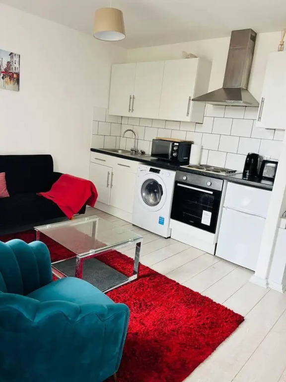 Stunning 2-bed House in Chatham