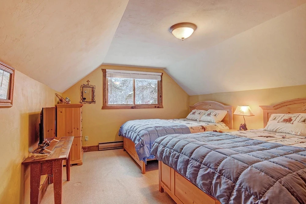 Whispering Pines - 4 Br Home