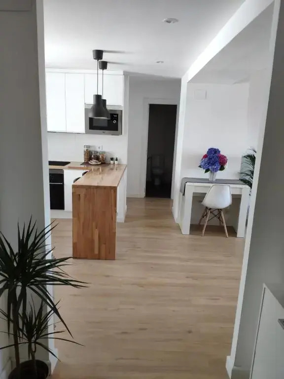 Apartamento LOS VEGA- parking privado