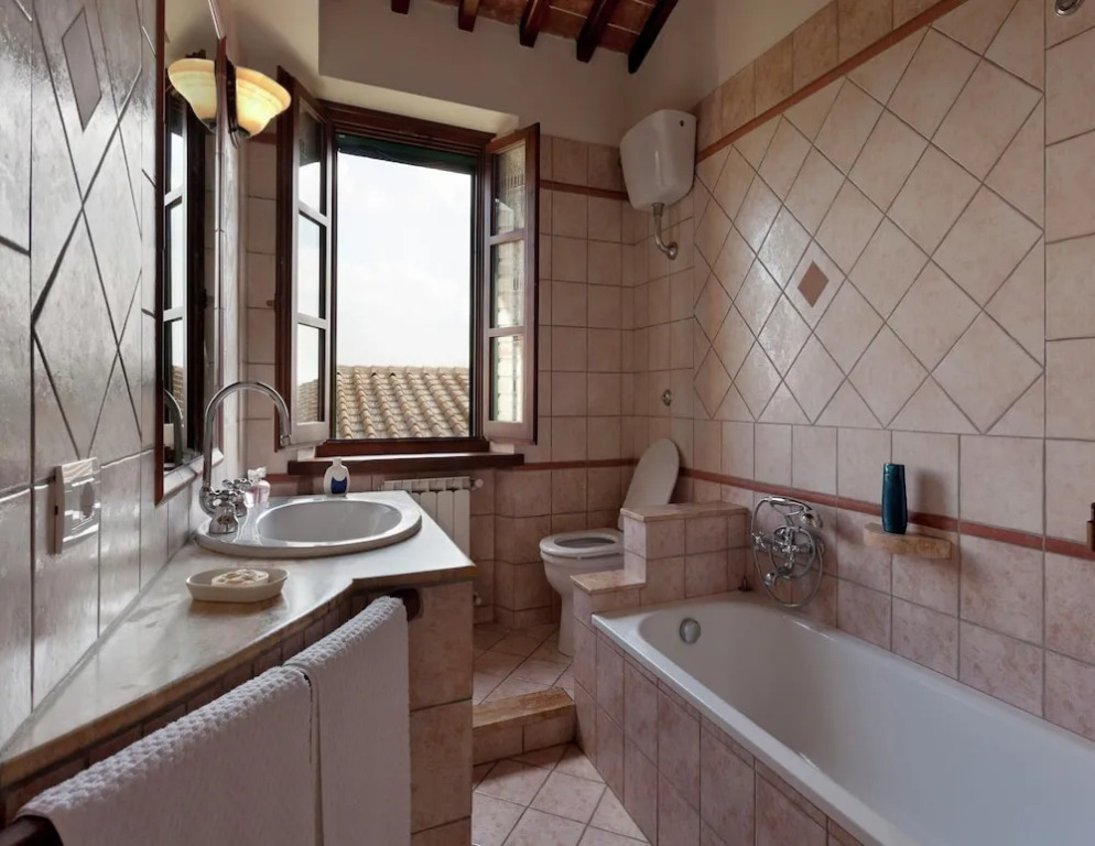 Modern Holiday Home in Foiano della Chiana with Pool
