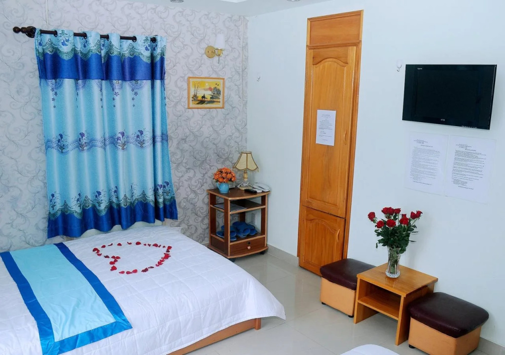 Queen Hotel 2