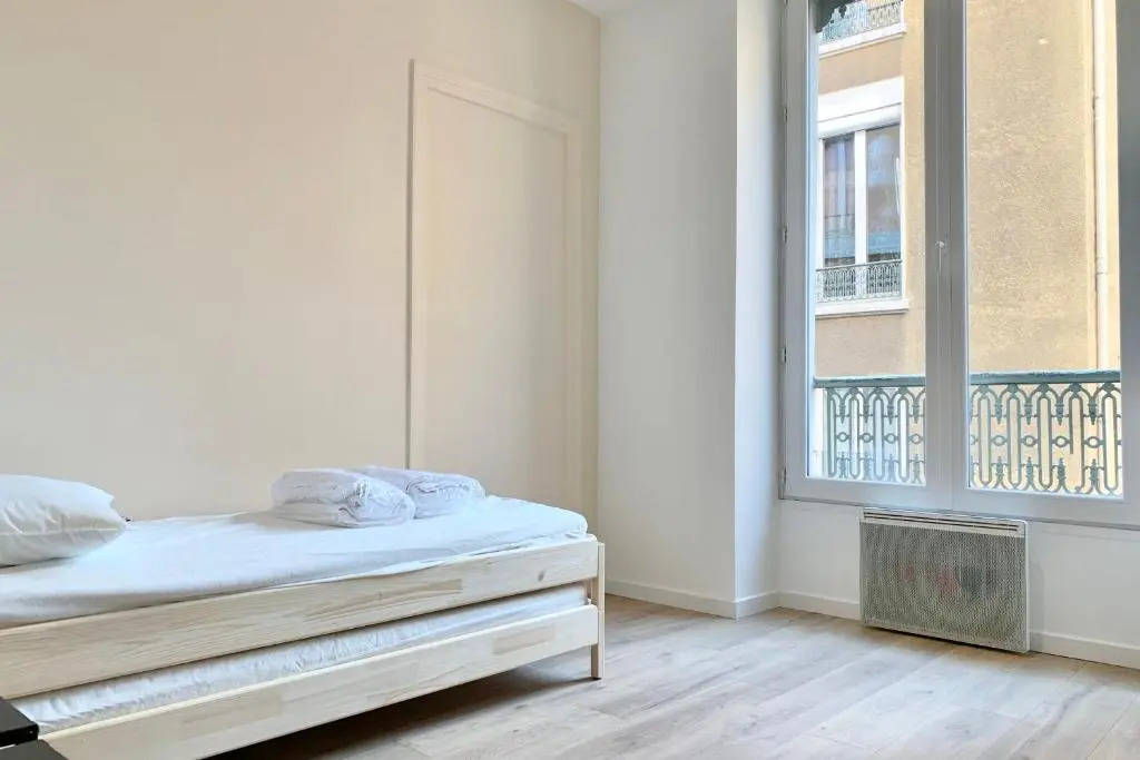 Heart of the city center Spacious T3 totally renovated ! #BC