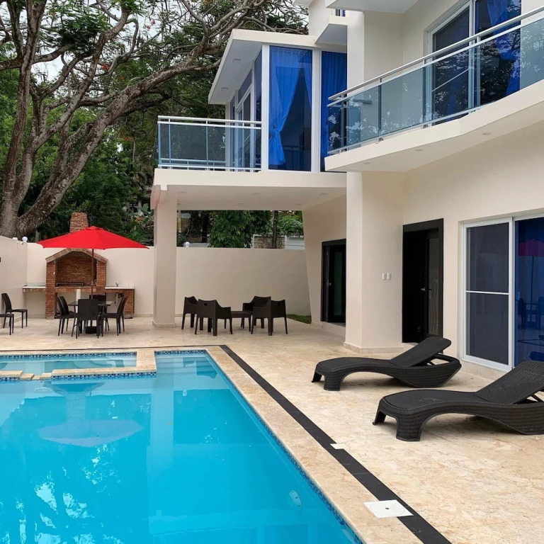 Luxurious Bright and Stylish, 7 Bedroom Villa