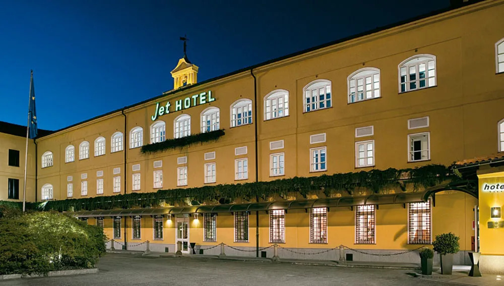 Jet Hotel