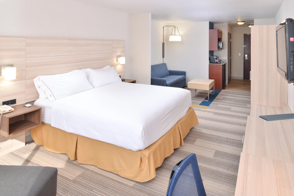 Holiday Inn Express Hotel & Suites San Diego Otay Mesa by IHG