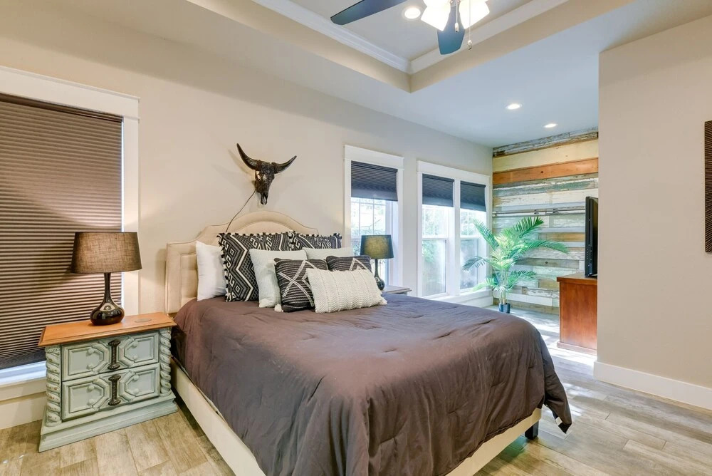 Centrally Located Stunning 3BR 2BA Near Downtown