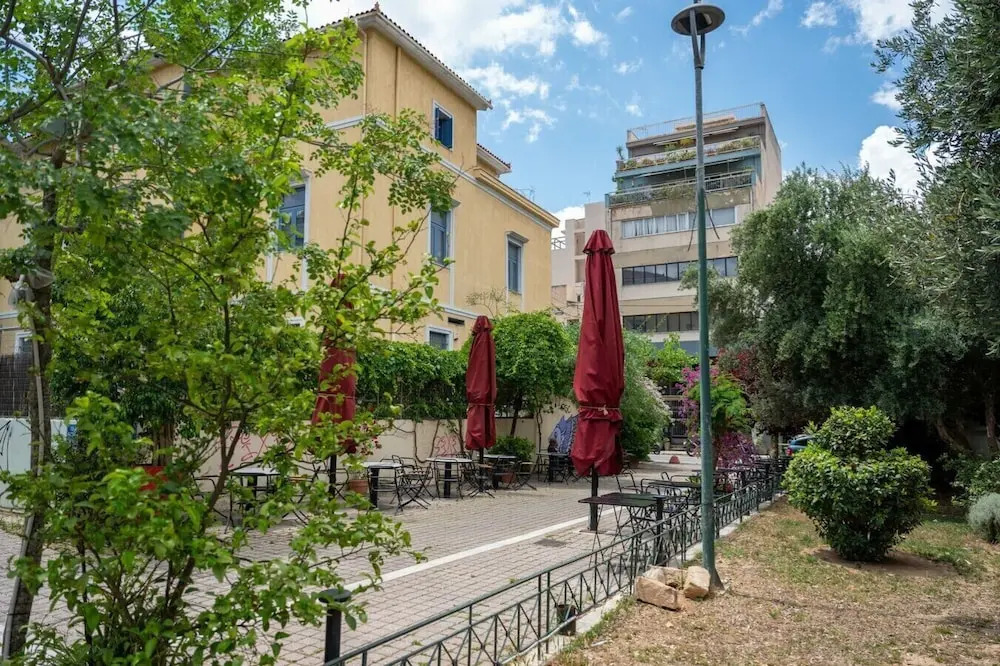 LIV - Upscale Athenian Apartment 3A
