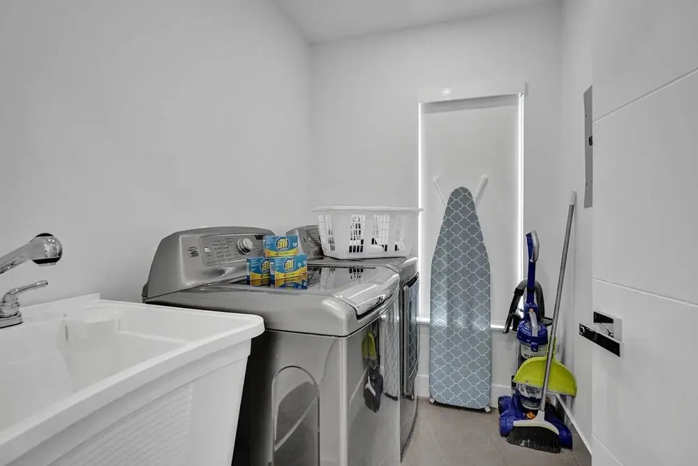 6BR Oasis with Heated Pool & Gameroom