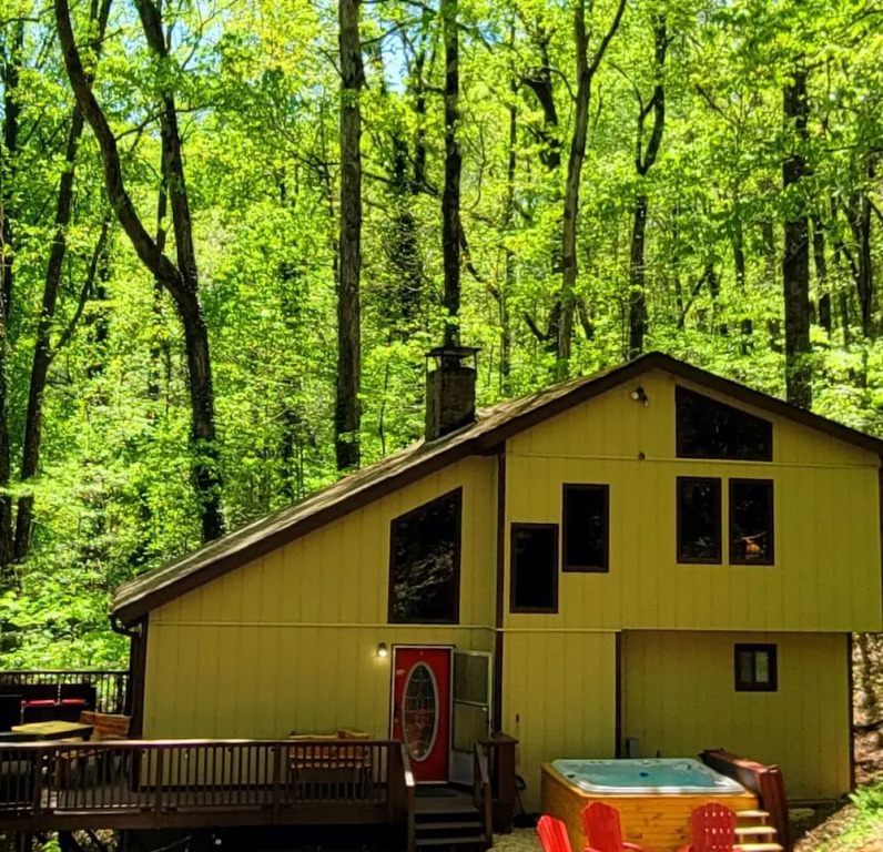 Bear Creek Lodge and Cabins in Helen Ga - Pet Friendly, River on Property, Walking Distance to downtown Helen