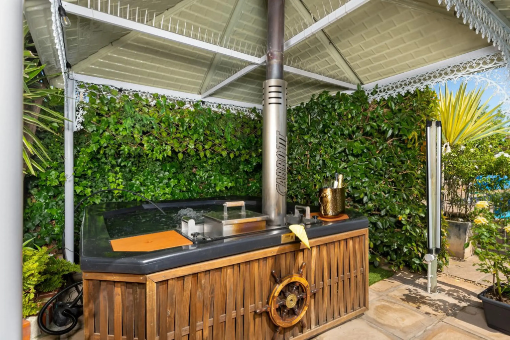 Meerendal Cottage-Affordable Luxury