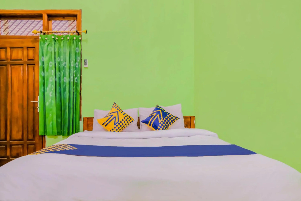 Super OYO 1759 Family Residence