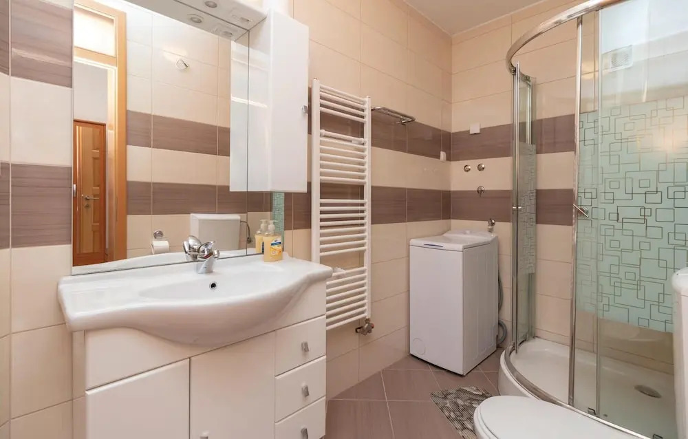 Amazing Home in Zdrelac With Wifi and 6 Bedrooms