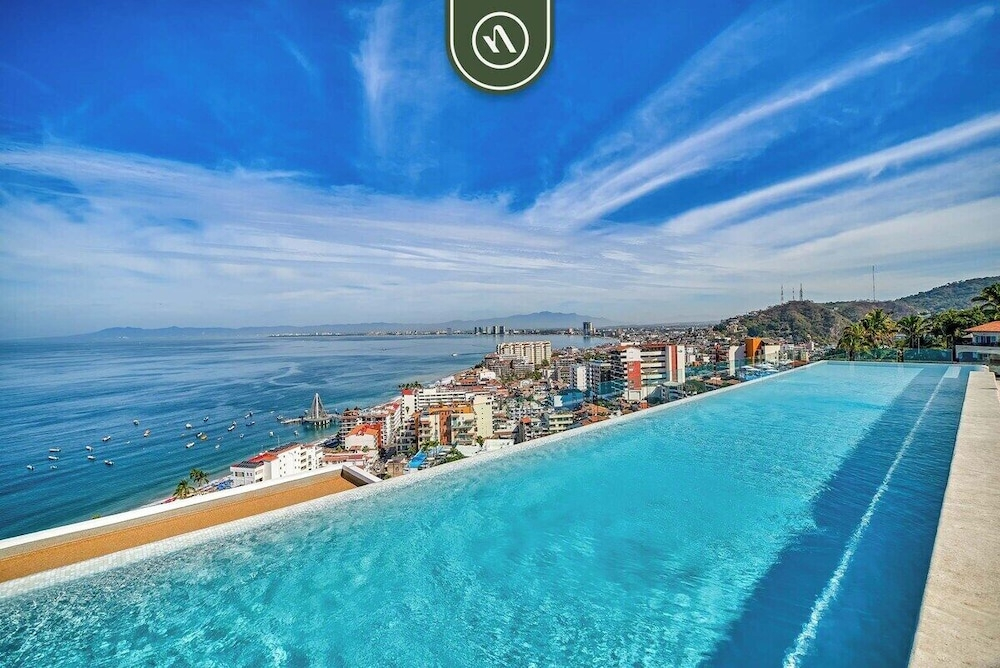 Luxury 2 BR Condo With Beachview - Rooftop Pool