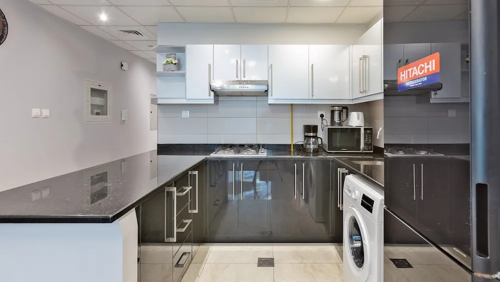 Luxury StayCation - Elegant 1BR Apartment in the Heart of Dubai