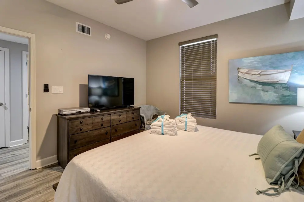 Gulf Front Master Suite! Directly On The Beach! 3 BR / 2 BA! Sleeps 8