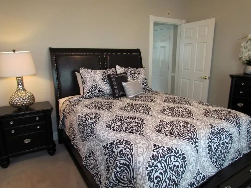 Magnolia Pointe Luster Leaf 4890-301